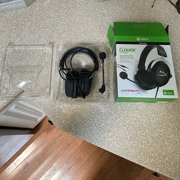 HyperX Xbox One Headset - Picture 2 of 3